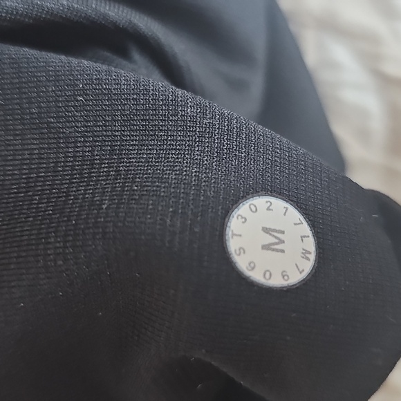 Lululemon Men's Black/Gra6 Shorts - Picture 3 of 3